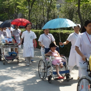 四川大学华西医院地震伤员搬家 省级地震伤员医疗康复中心启用