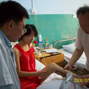 震后康复、假肢、辅助器械培训班学员来华西地震伤员医疗康复中心