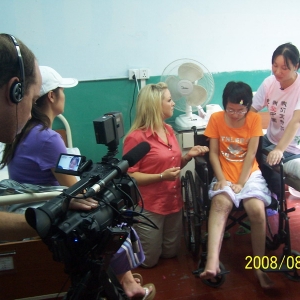 澳大利亚电视台第七频道（Channel 7）Sunrise节目来访华西医院地震伤员医疗康复中心