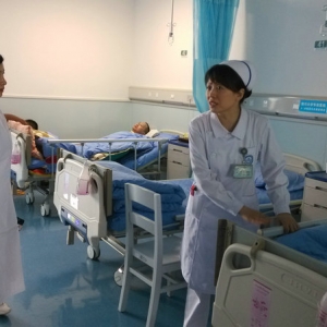 护理部胡秀英主任等领导到温江永宁院区420地震伤员病房指导工作