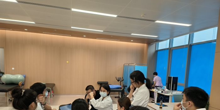 20250821蒙利娇老师与进修生交流