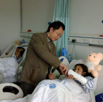 何成奇教授担任四川省青海玉树地震伤员康复技术专家指导组组长