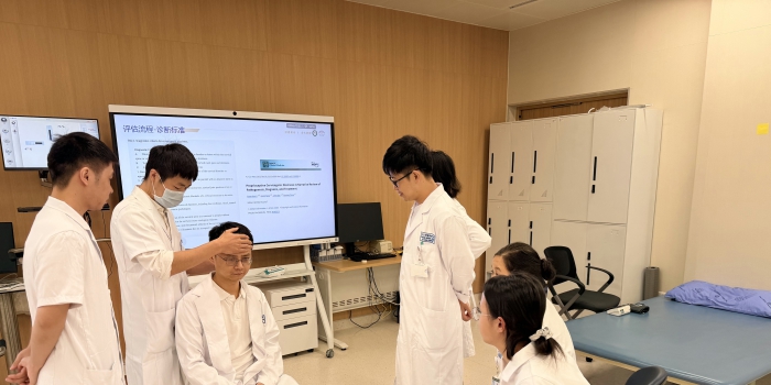 20251013戚世宗老师为学职人员分享《颈源性头晕的物理治疗》及实操