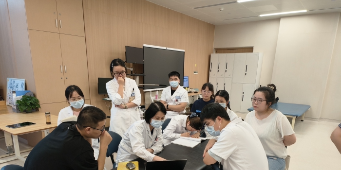 20250821蒙利娇老师与进修生交流