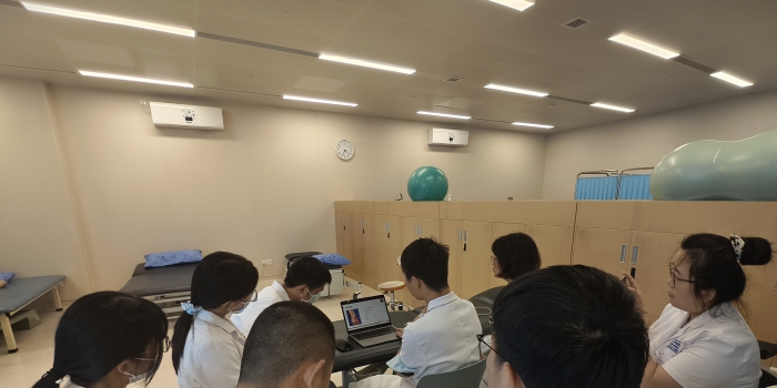 20250801戚世宗老师与进修生交流