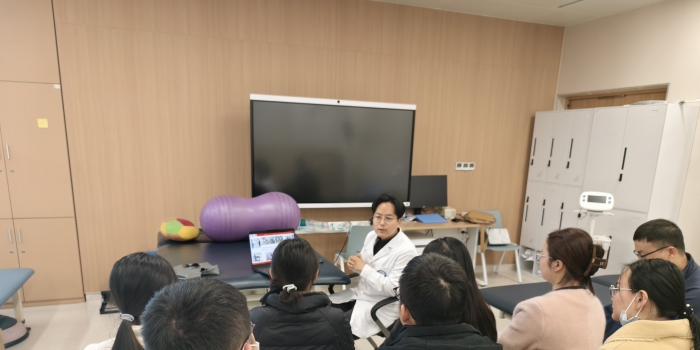 20260115段帷韬老师为学职人员进行讲课《监护室早期活动与运动: 循证和实践更新》