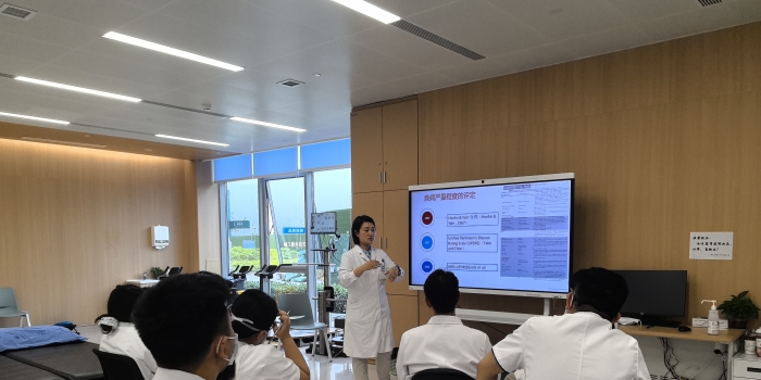 20250509李程老师为学员们授课及临床实操