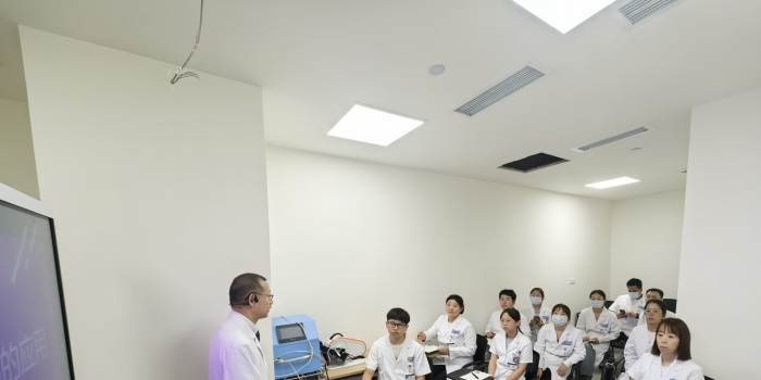 20250904刘沙鑫教授为锦江全体学职人员进行专业分享