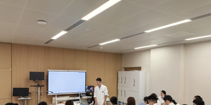 20250911戚世宗老师为锦江全体进修生、规培生分享