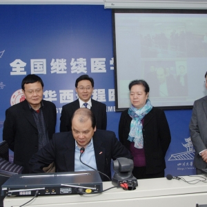 香港特别行政区政府劳工及福利局局长张建宗一行来华西医院考察