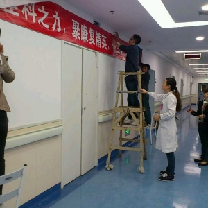 穿梭于地震伤员与温江分院间的小蜜蜂