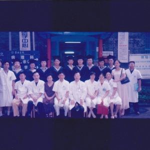 华西临床医学院2000级康复治疗毕业生合影