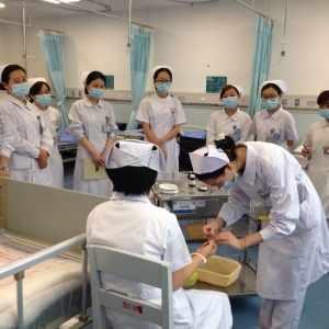 我中心脊髓损伤病房开展血糖监测大练兵