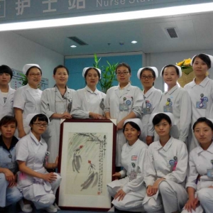 我中心神经康复综合病房医护人员获患者亲笔赠画