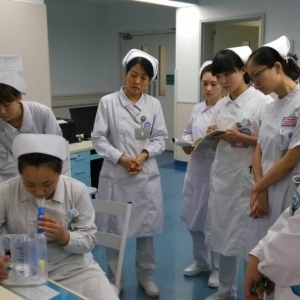 我中心肌肉骨骼病房进行呼吸训练器专科技能学习