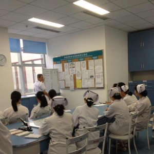 我中心神经康复综合病房进行每日英语培训