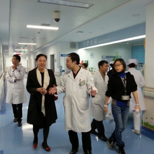 国际物理医学与康复医学学会主席励建安教授一行访问我中心