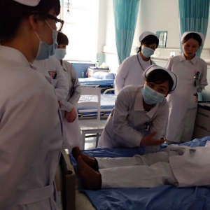我中心脊髓损伤病房进行膝骨关节炎护理查房