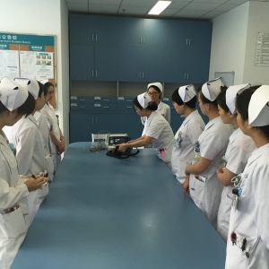 我中心神经康复综合病房进行除颤仪的操作考核