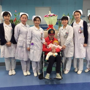 脊髓损伤患者顺利产子逐渐康复创造奇迹