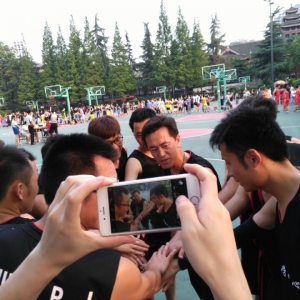 华西医院第五届“天使杯”篮球联赛我中心队逆转进 “八强”