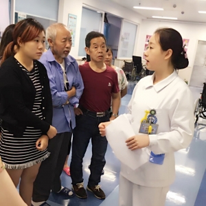 我中心脊髓损伤康复综合病房组织患者及家属学习“预防跌倒十知道”