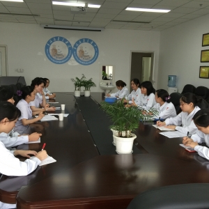 我中心护理团队召开不良事件半年总结会