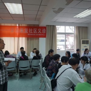 惠民项目-我中心于浆洗街社区开展康复知识讲座及专家义诊