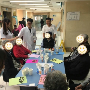 多科交叉合作开展“为生活鲜艳上色”豆贴画的小组治疗