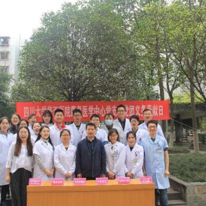 康复医学党支部义诊进社区，温暖送人心