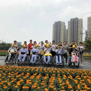 中心作业治疗部为截瘫患者开展“出行无障碍，开起新篇章”为主题的小组治疗活动