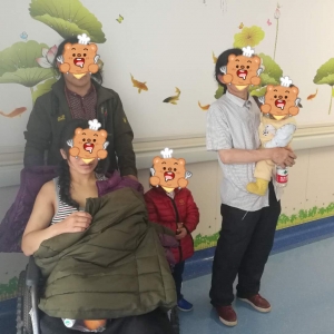 我中心神经康复综合病房医务人员将爱心传承，将温暖留给患者