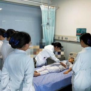 我中心脊髓损伤康复综合病房进行有效咳嗽训练技术培训