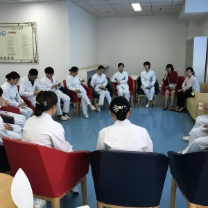 我中心神经康复综合病房召开全体护士大会暨欢迎新任副护士长张维林老师