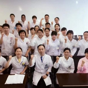 我中心神经/心肺康复综合病房开设“大医讲坛”打造正能量医护团队