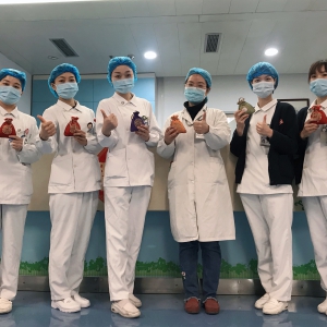 疫情无情同事有爱