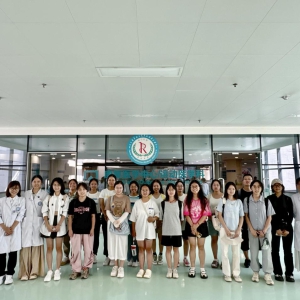 康复医学中心顺利开展华西临床医学院本科生“三进”活动