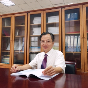 烛耀康复  笃行不怠---记导师何成奇教授
